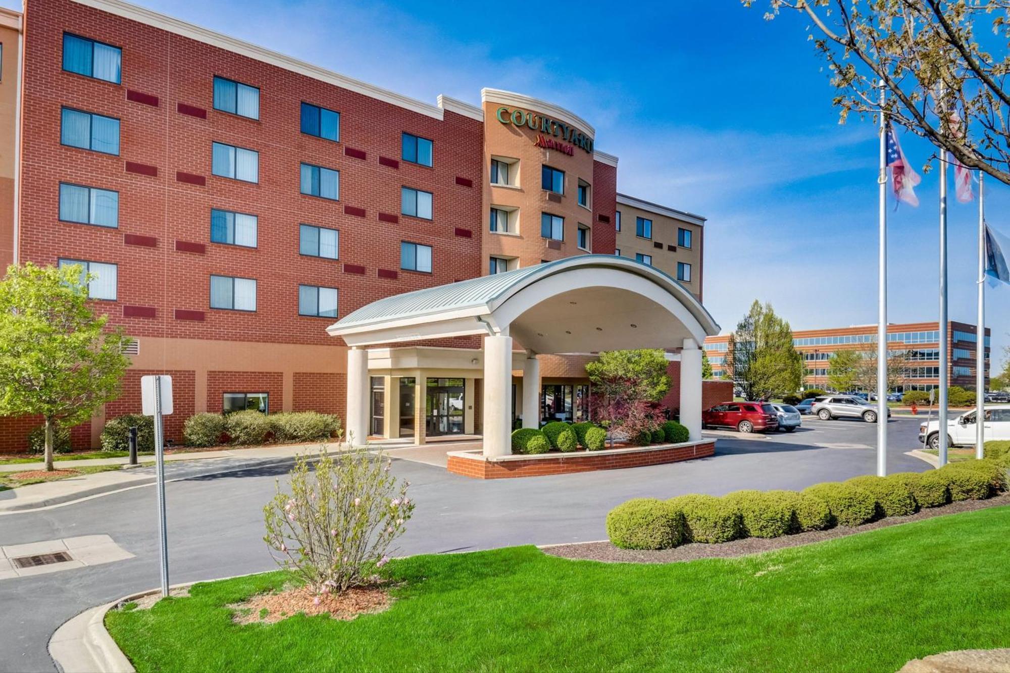 Courtyard Cincinnati North At Union Centre West Chester Exterior photo