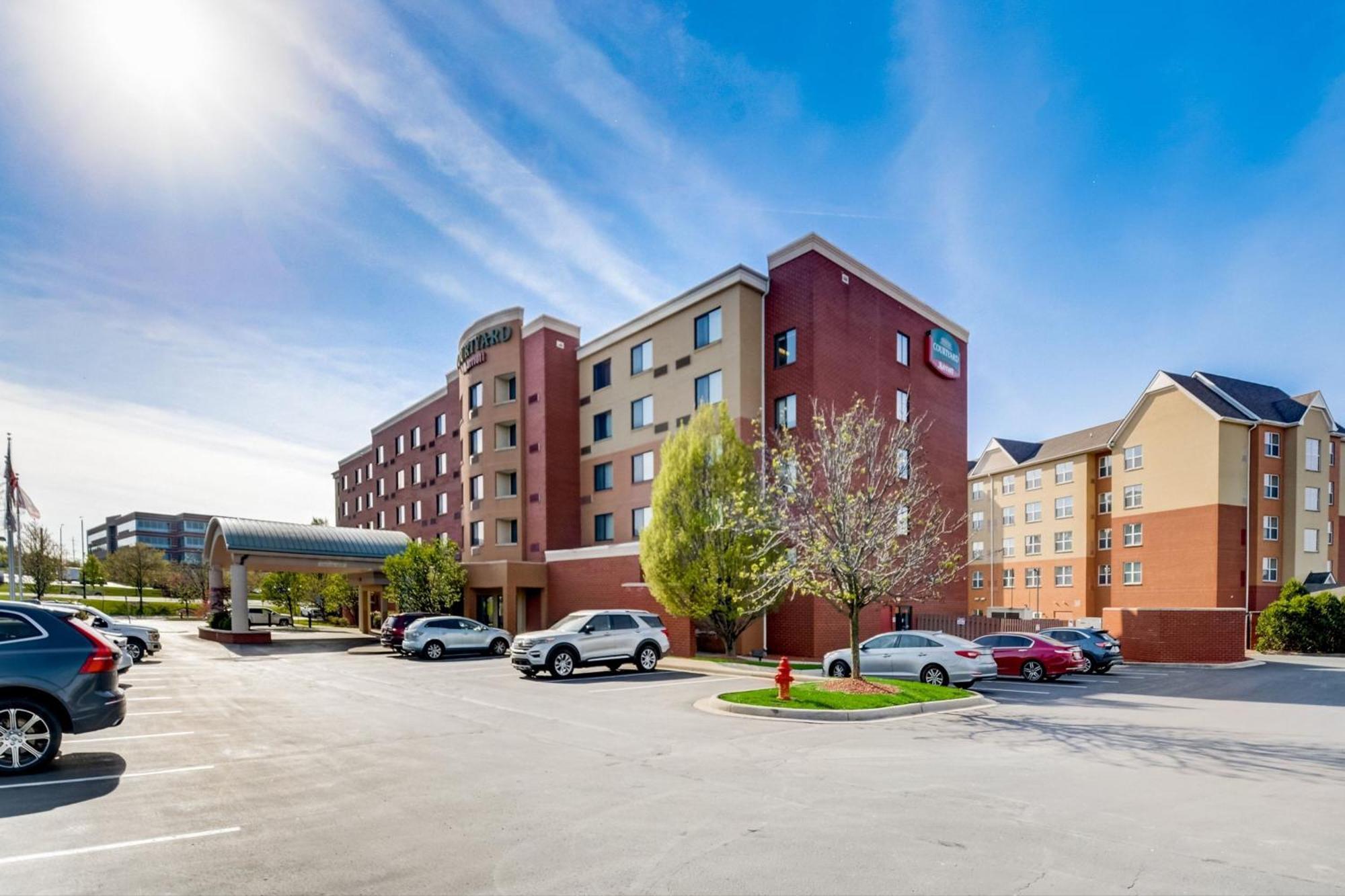 Courtyard Cincinnati North At Union Centre West Chester Exterior photo